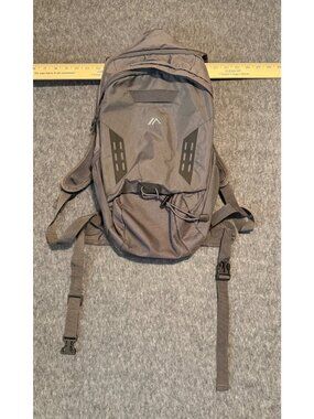 Quest 2L Hydration Pack Backpack Bag Black Gray Hiking No water Bag Check Desc!